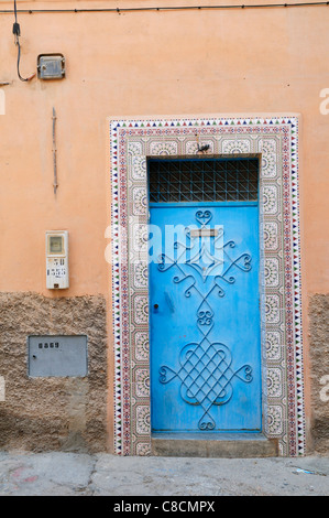 Porte dans l'ancienne Médina, Tiznit, Région de Souss-Massa-Draa, Maroc Banque D'Images