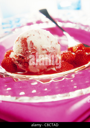 Glace à la fraise Banque D'Images