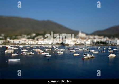 Village de pêcheurs de Cadaqués, Costa Brava, Espagne Banque D'Images