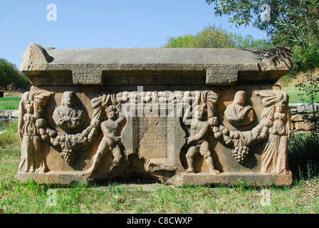 AFRODISIAS, Turquie. Sculpté à une époque Byzantine-sarcophage en pierre. 2011. Banque D'Images