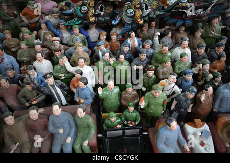 Révolutionnaire traditionnel chinois Mao et stéréotypée des statuettes en céramique - Marché du Temple, Kowloon, Hong Kong - Chine Banque D'Images