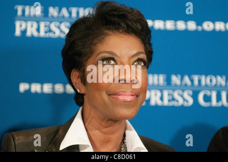 Grammy award winner Natalie Cole parle au National Press Club, à Washington, le mercredi, 19 octobre, 2011. Cole a été diagnostiqué avec l'hépatite C en 2008, et traite de l'écoute de l'initiative de l'hépatite C, partage son point de vue sur la maladie et les moyens de faire face à elle. Banque D'Images