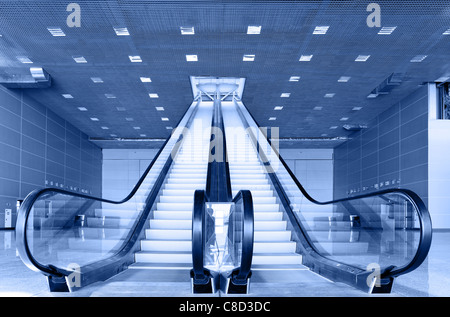 Perspective d'escalator tonique en bleu Banque D'Images