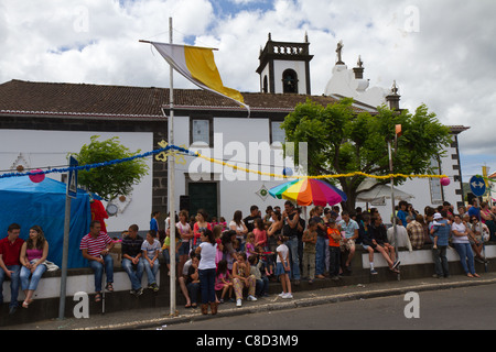 Défilé de chevaux lors de la fête de Saint Pierre (Festas de São Pedro) en Ribeira Grande, l'île de São Miguel, aux Açores. Banque D'Images