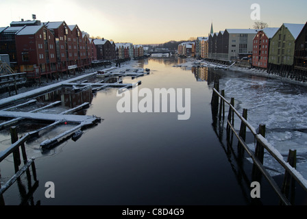 Entrepôts à port intérieur de Trondheim, Norvège Banque D'Images