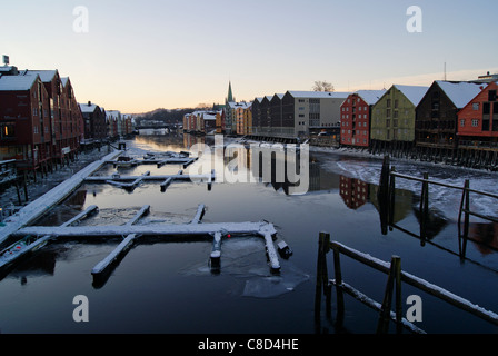 Entrepôts à port intérieur de Trondheim, Norvège Banque D'Images