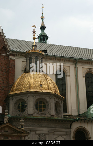 La chapelle de Sigismond de la cathédrale de Wawel à la colline de Wawel à Cracovie, Pologne. Banque D'Images