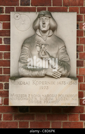 Plaque commémorative en l'honneur de l'astronome polonais Nicolas Copernic dans le château de Malbork, Pologne. Banque D'Images