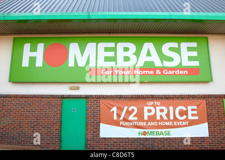 Vue générale de l'extérieur d'une succursale à Homebase Aylesbury Banque D'Images