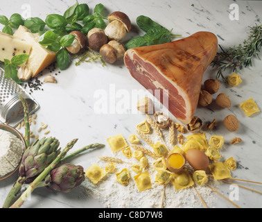Composition de jambon, pâtes et légumes Banque D'Images