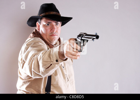 Un cowboy braquer une arme Banque D'Images