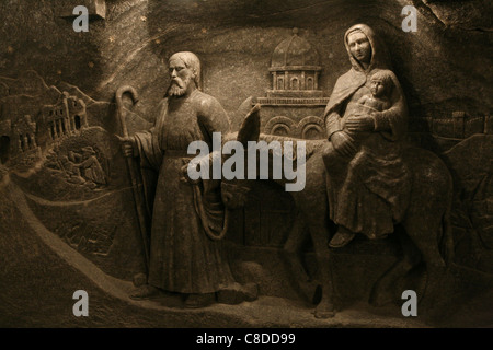 Fuite en Egypte. Un relief sculpté dans la roche de sel dans la chambre du Saint Cunégonde dans la mine de sel de Wieliczka, près de Cracovie, Pologne. Banque D'Images