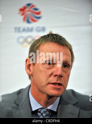 Le stade de Wembley, Londres, Royaume-Uni, le jeudi 20/10/2011. Crèche de la mens 2012 Jeux Olympiques l'équipe de football britannique Stuart Pearce. English Football Association (FA) de la conférence de presse annonçant Team GB mens womens et gérants de l'équipe de football pour les Jeux Olympiques de 2012 à Londres. Banque D'Images