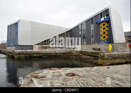 Avis de "areel'. Mareel est un lieu de musique, cinéma et d'enseignement actuellement en construction sur le front de mer de Lerwick. Banque D'Images