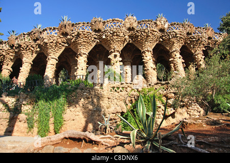 Voie à colonnade, le parc Guell, quartier de Gràcia, Barcelone, Province de Barcelone, Catalogne, Espagne Banque D'Images