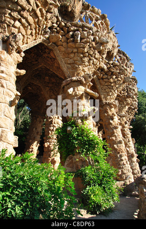 Voie à colonnade, le parc Guell, quartier de Gràcia, Barcelone, Province de Barcelone, Catalogne, Espagne Banque D'Images