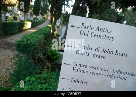 Inscrivez-vous dans le cimetière protestant de Rome, en Italie. Banque D'Images