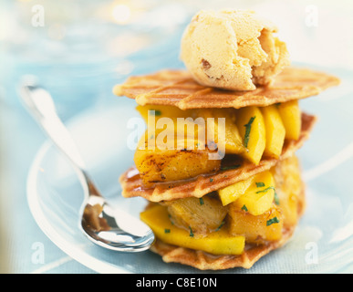 Gaufrette et fruits mille-feuille Banque D'Images