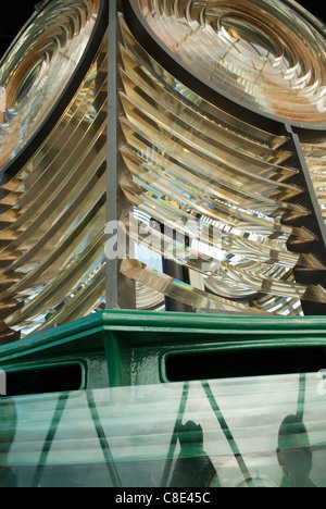 Close up de la lentille de Fresnel au phare de South Stack, Anglesey, Pays de Galles. Banque D'Images