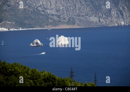 La MER DES ROCHERS DANS GURZUFOM CRIMÉE UKRAINE 25 Septembre 2011 Banque D'Images