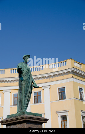 L'Ukraine, Odessa. Primorsky Boulevard, statue du duc de Richelieu. Banque D'Images