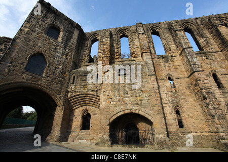 Ville de Dunfermline, en Écosse. La façade sud du réfectoire et gatehouse dans le parc du chateau de Prangins. Banque D'Images