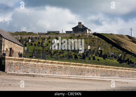 L'église de St Hywyn et cimetière de la péninsule Llyen Aberdaron Gwynedd au Pays de Galles Banque D'Images