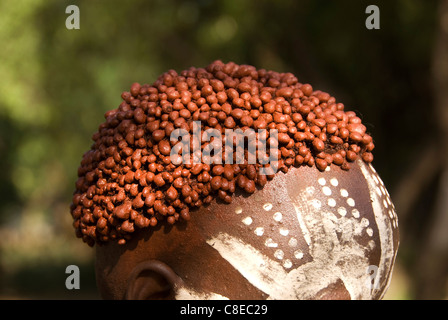L'Éthiopie, Elk200-5340 Vallée de l'Omo, Murelle, tribu Karo, woman's hair détails Banque D'Images