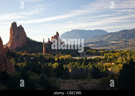 Passerelle du rock, la cathédrale Spires et Trois Grâces, Le Jardin des Dieux. Nat'l Monument Naturel, Colorado Springs, Colorado Banque D'Images