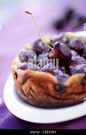 Cherry batter pudding individuels Banque D'Images