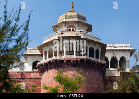 Fort d'Agra, 17e siècle la tour Burj Muthamman où Jasmine Moghol Shah Jehan a été incarcéré, à Agra, Inde du Nord Banque D'Images