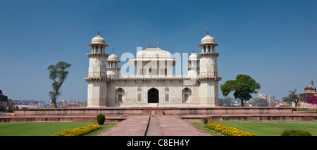 Tombe de Etimad Ud Doulah, 17e siècle tombeau Moghol construit 1628, Agra, Inde Banque D'Images