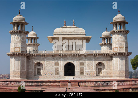 Tombe de Etimad Ud Doulah, 17e siècle tombeau Moghol construit 1628, Agra, Inde Banque D'Images