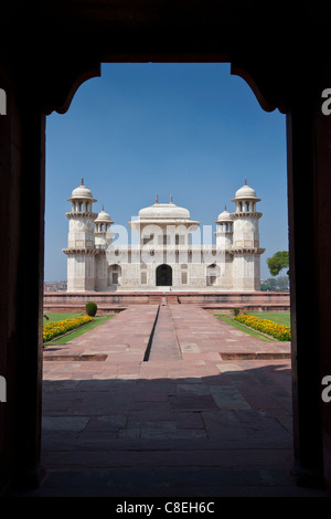 Tombe de Etimad Ud Doulah, 17e siècle tombeau Moghol construit 1628, Agra, Inde Banque D'Images