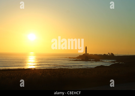 Un coucher de soleil dans l'Half Moon Bay par San Francisco Banque D'Images