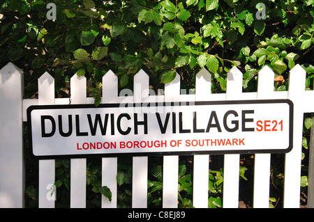 76200 panneau du village, 76200 Village, 76200, London Borough of Southwark, London, Greater London, Angleterre, Royaume-Uni Banque D'Images