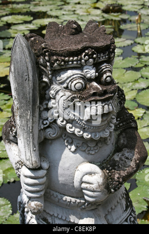 Dans Brahmavira Statue Démon Pierre Arama Temple Bouddhiste, Bali Banque D'Images