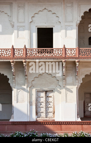 Khas Mahal Palace du 17ème siècle construit par l'Empire moghol Shah Jehan pour ses filles à l'intérieur du fort d'Agra, Inde Banque D'Images