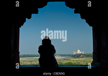 Siège touristiques à voir Taj Mahal de Khas Mahal Palace au Fort d'Agra, Inde Banque D'Images