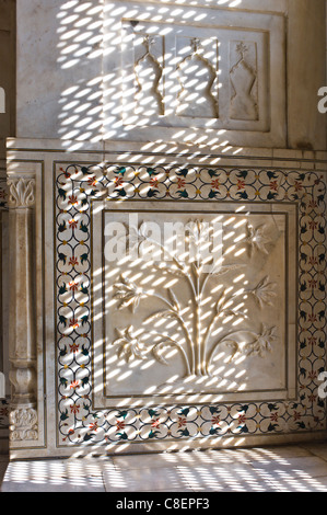 Le Mausolée du Taj Mahal intérieur par tombeaux de Shah Jahan et Mumtaz Mahal, Uttar Pradesh, Inde Banque D'Images