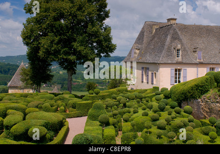 Topiaire complexe environnant le château Les Jardins de Marqueyssac à Vezac, Dordogne, France Banque D'Images