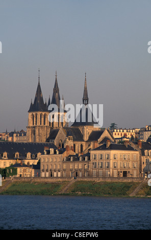 Blois, Loire, rivière, église, Vieille Ville, Centre Val de Loire, France, Europe, vallée Banque D'Images
