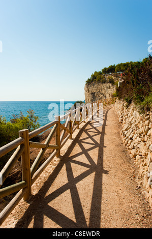 Sentier de promenade côtière, un bel aperçu de la Méditerranée Banque D'Images