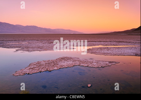 Panorama, Sunrise, Badwater, la vallée de la mort, National Park, California, USA, United States, Amérique, Salzsee, Banque D'Images