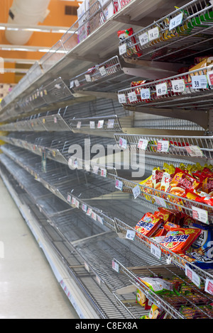 21-09-2011, les inondations à Bangkok : pénurie de nouilles instantanées au supermarché Tesco-Lotus. Banque D'Images