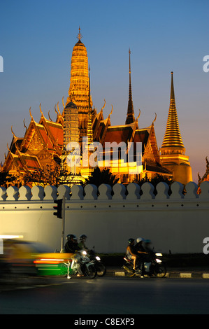 Crépuscule, nuit, Wat Phra Kaew, le Grand Palais, vieux, Ville, municipalité, Bangkok, Thaïlande, Asie, Banque D'Images