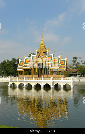Dhipaya Aisawan Asana, pavillon, étang, à Bang Pa-In Palace, Ayutthaya, Patrimoine Mondial de l'UNSECO, Site, Thailande, Asie, Banque D'Images
