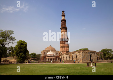 Qutb Minar, complexe Qutb, UNESCO World Heritage Site, Delhi, Inde Banque D'Images