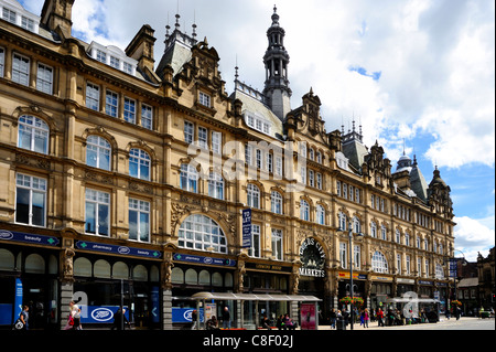 Façade de marchés de Leeds, Leeds, West Yorkshire, England, United Kingdom Banque D'Images