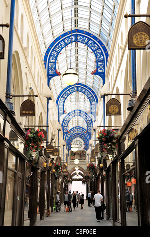 Intérieur de Thorntons Arcade, Leeds, West Yorkshire, England, United Kingdom Banque D'Images